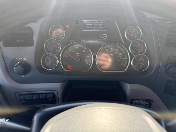 2022 Peterbilt 579-5