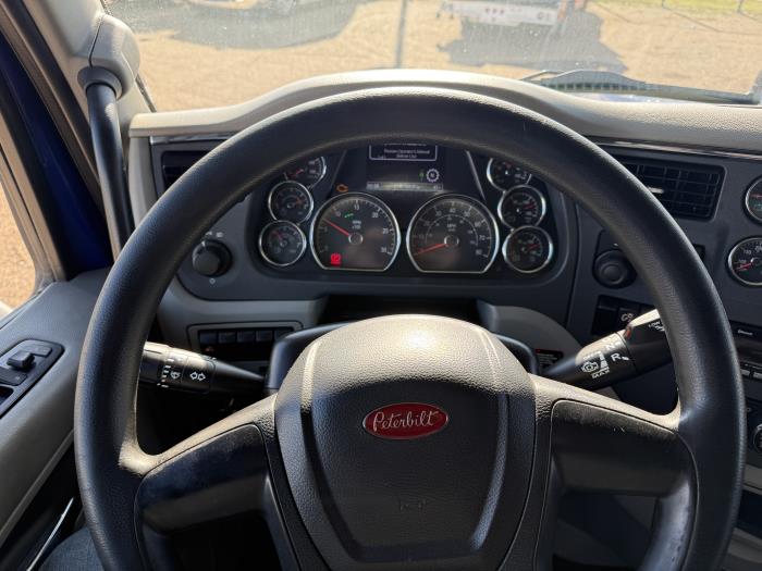 2022 Peterbilt 579-6