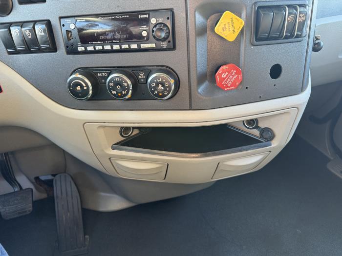 2022 Peterbilt 579-9