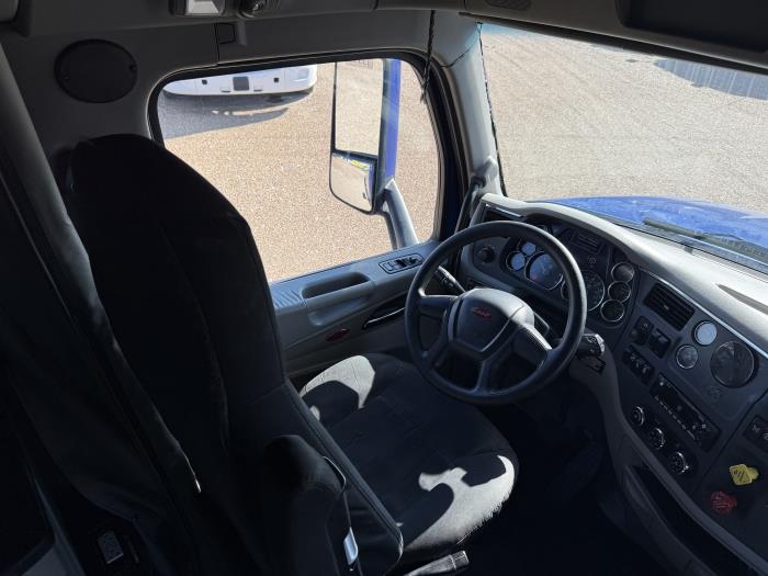 2022 Peterbilt 579-17