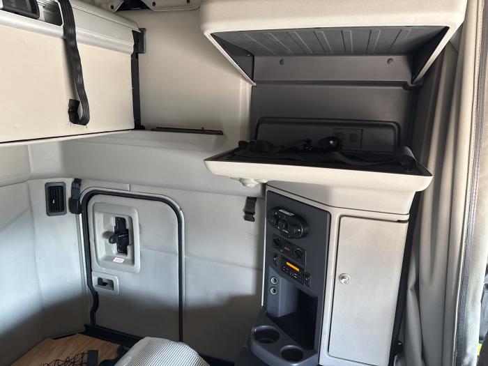 2022 Peterbilt 579-27