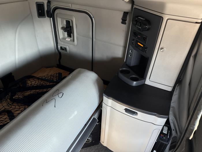 2022 Peterbilt 579-28