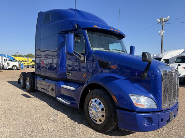 2022 Peterbilt 579-44