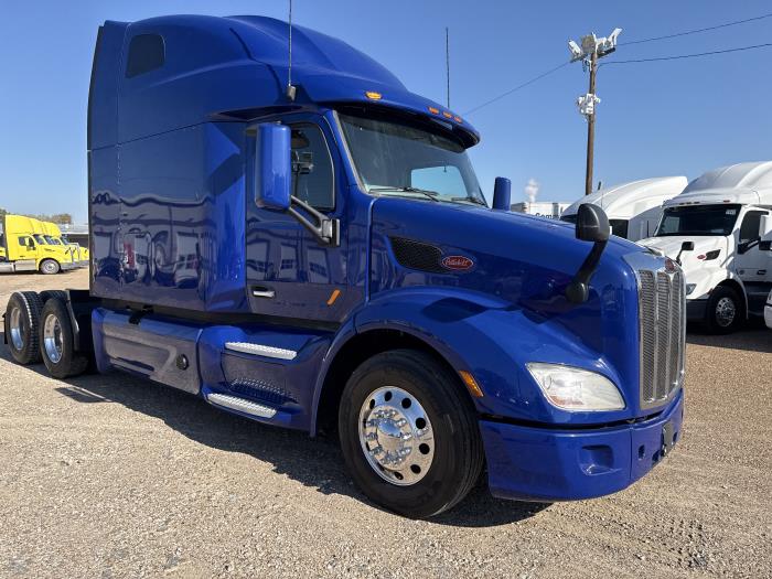 2022 Peterbilt 579-44
