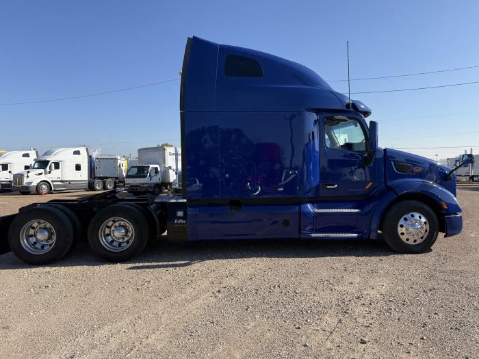 2022 Peterbilt 579-49