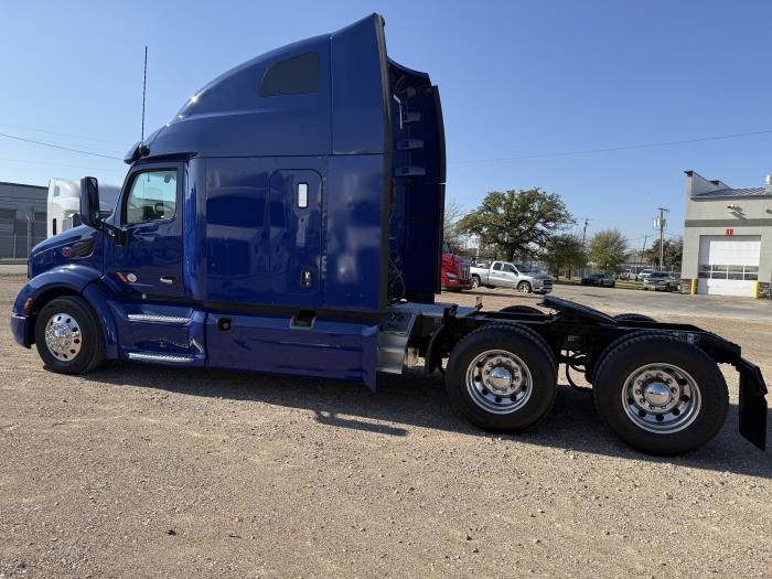 2022 Peterbilt 579-65