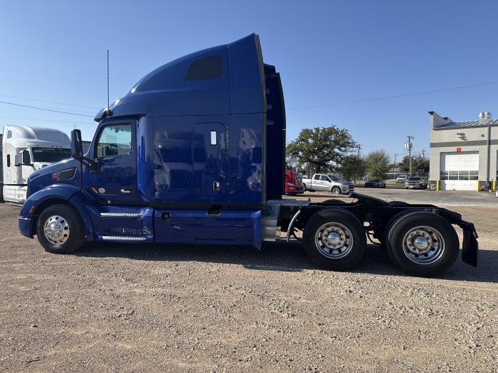 2022 Peterbilt 579-65
