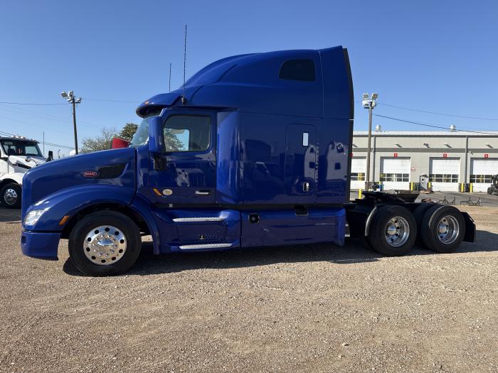 2022 Peterbilt 579-69