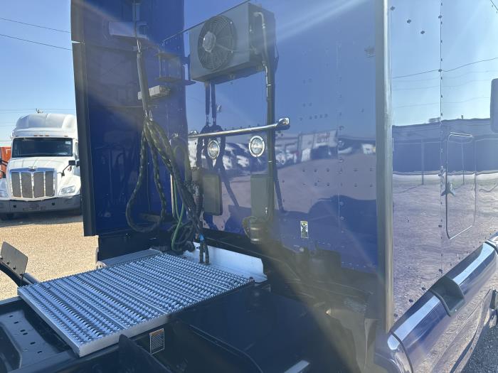 2022 Peterbilt 579-76
