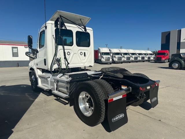 2023 Freightliner Cascadia-3