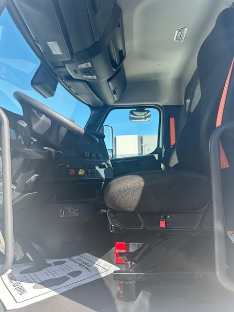 2023 Freightliner Cascadia-4