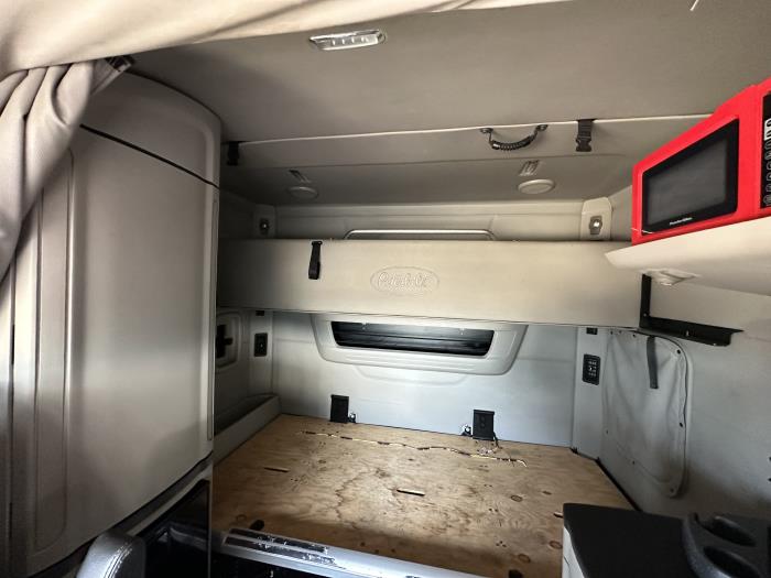 2022 Peterbilt 567-12