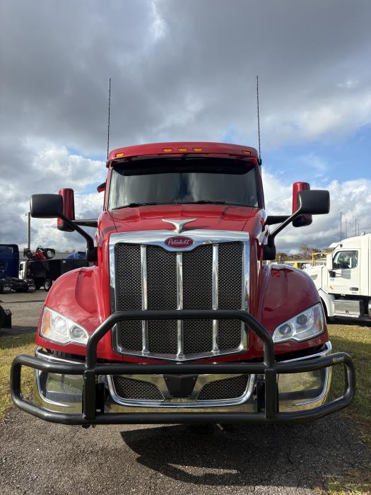 2022 Peterbilt 579-8