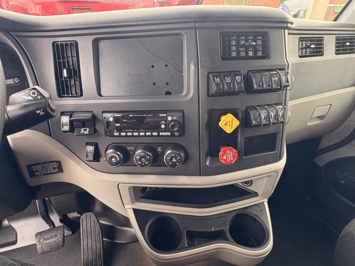 2022 Peterbilt 579-18