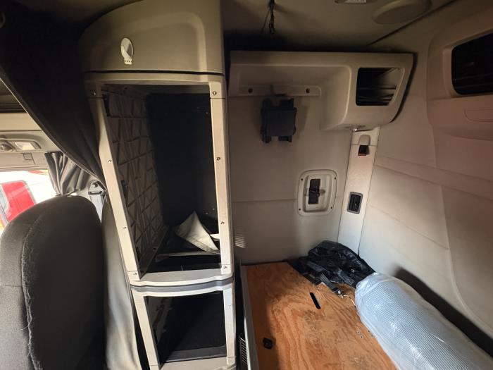 2022 Peterbilt 579-11