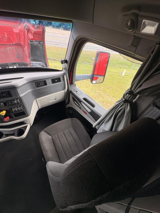 2022 Peterbilt 579-17