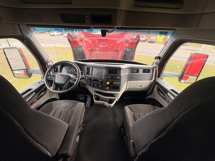 2022 Peterbilt 579-16