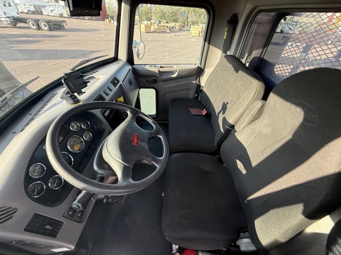 2020 Peterbilt 337-10