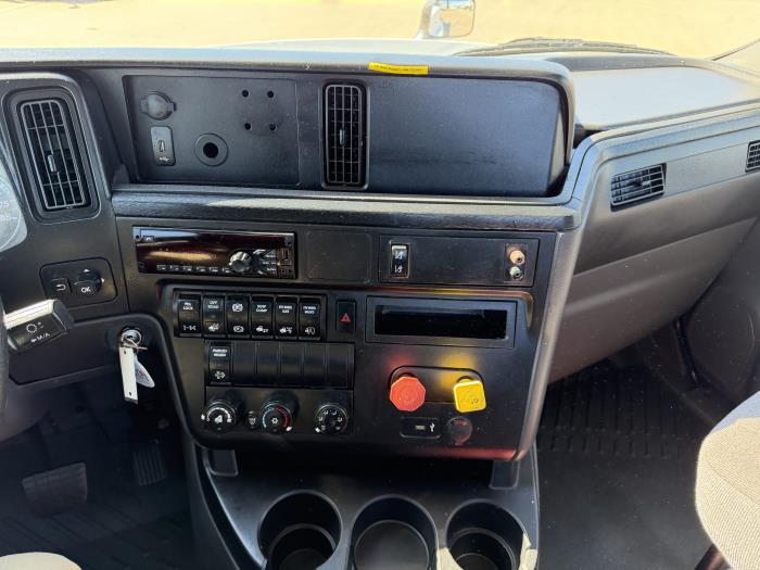 2021 International LT625-28