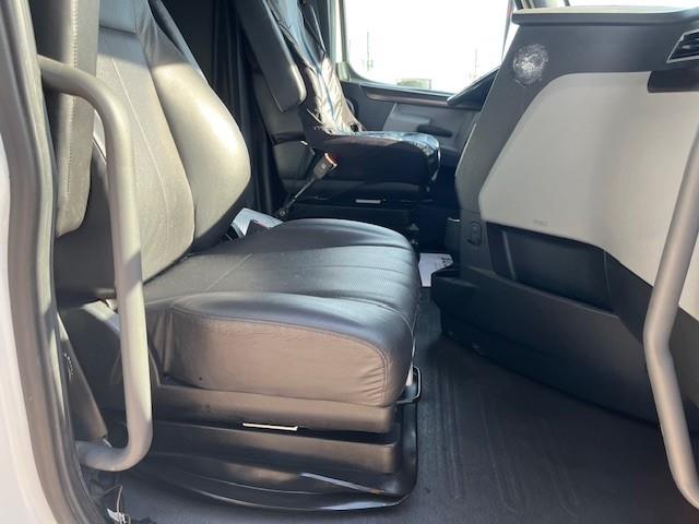 2019 Freightliner Cascadia-14