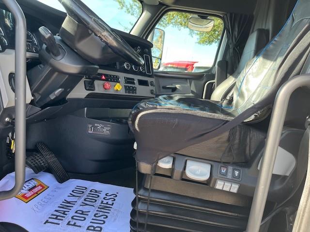 2019 Freightliner Cascadia-17