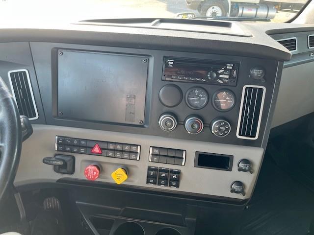 2019 Freightliner Cascadia-26