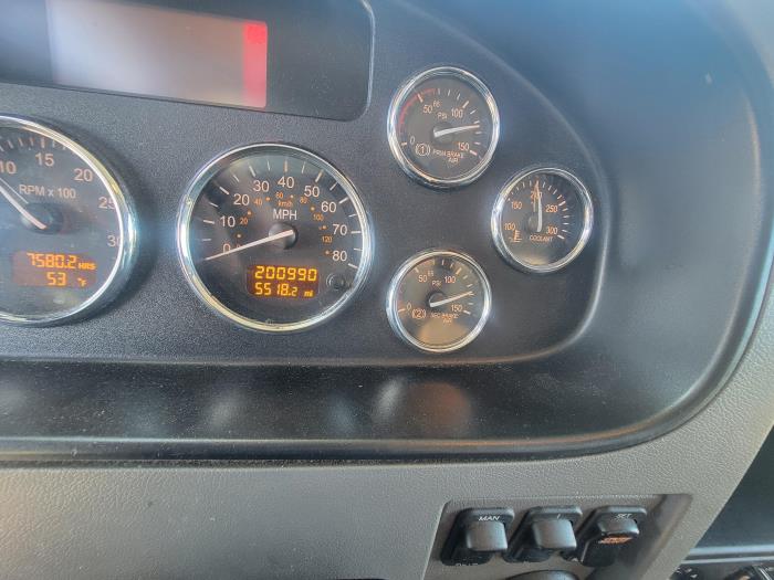 2020 Peterbilt 337-14