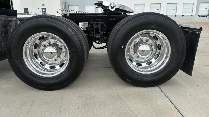 2026 Peterbilt 589-12