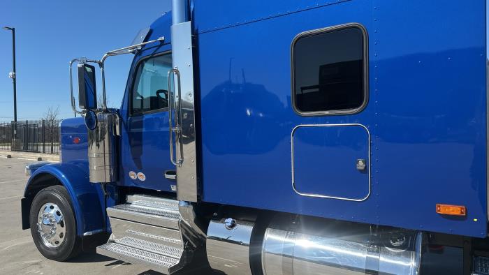2026 Peterbilt 589-23