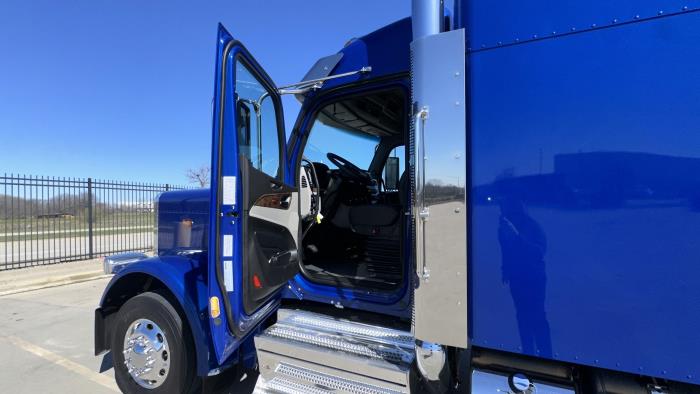 2026 Peterbilt 589-24