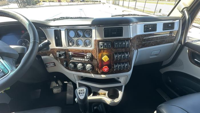 2026 Peterbilt 589-28