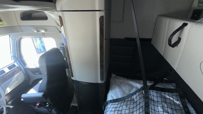 2026 Peterbilt 589-32