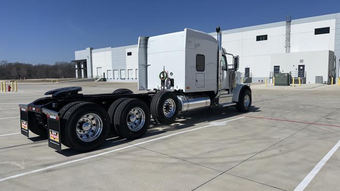 2026 Peterbilt 589-4