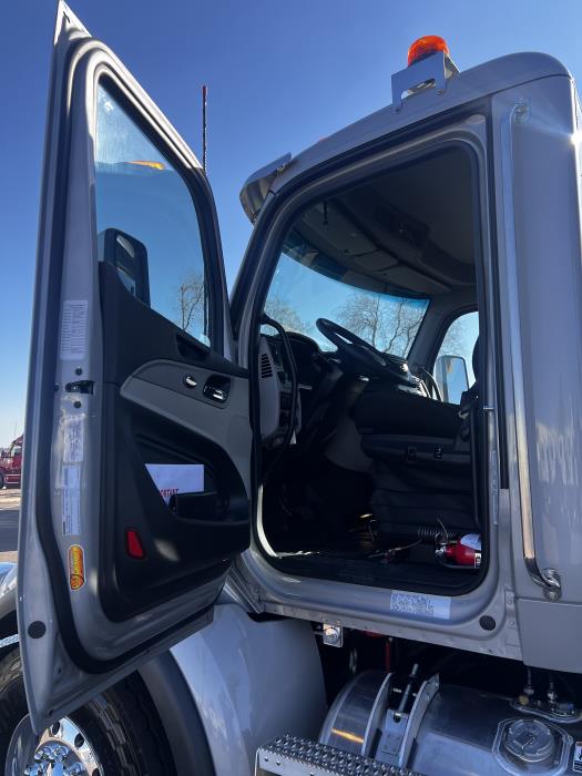 2025 Peterbilt 567-14