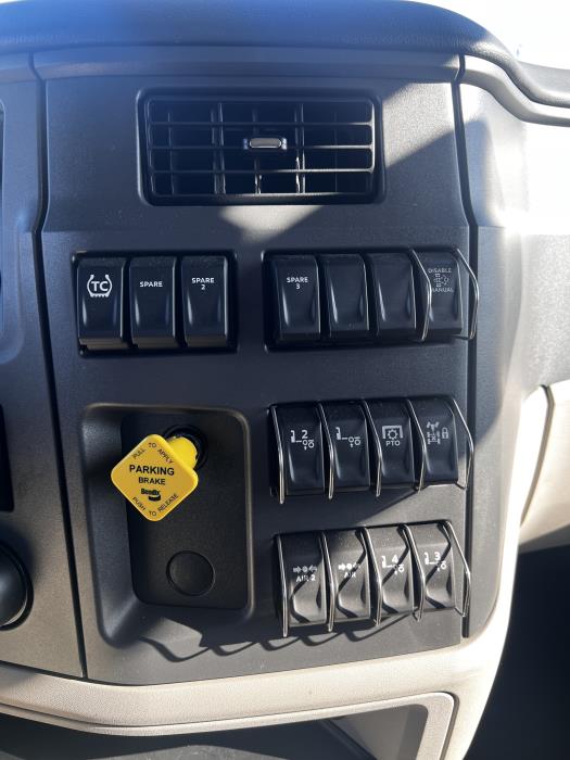 2025 Peterbilt 567-20