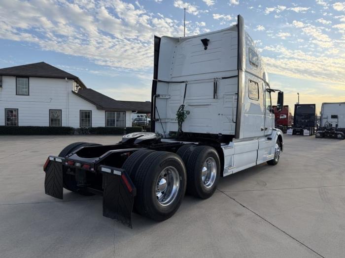 2017 Volvo VNL64T760-5