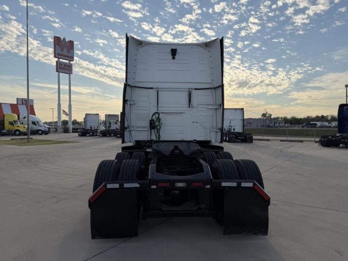 2017 Volvo VNL64T760-6