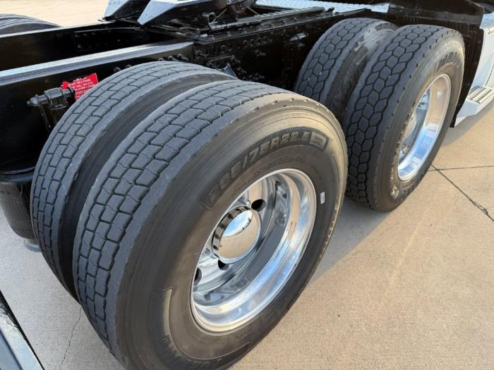 2017 Volvo VNL64T760-13