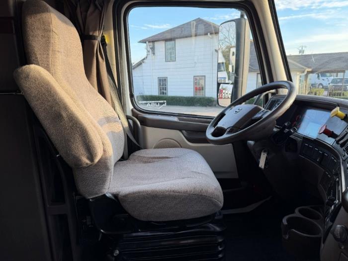 2017 Volvo VNL64T760-17