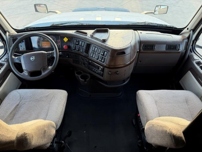 2017 Volvo VNL64T760-20