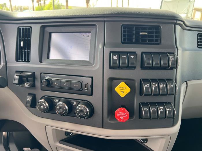 2026 Peterbilt 567-10