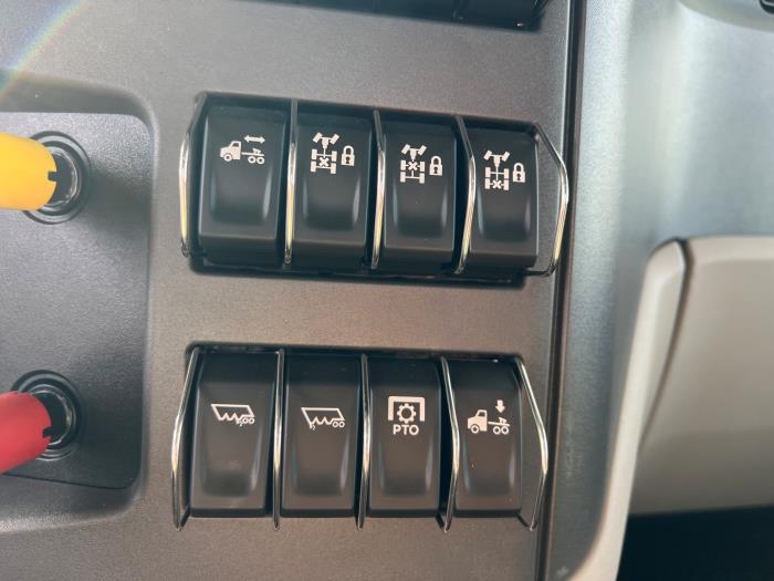 2026 Peterbilt 567-12