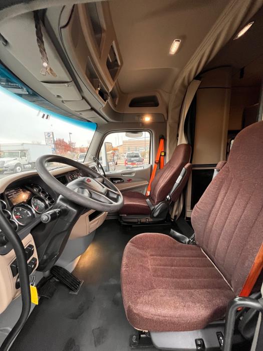2022 Peterbilt 579-9