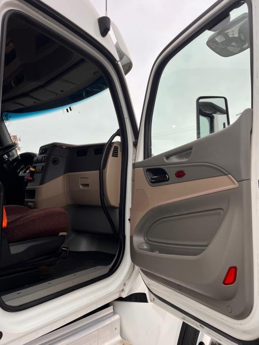 2022 Peterbilt 579-10