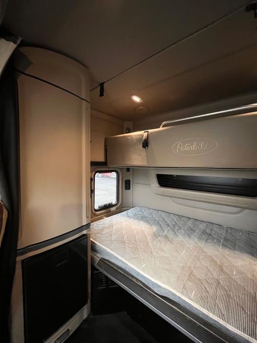 2022 Peterbilt 579-13