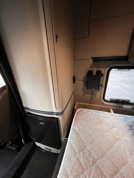 2022 Peterbilt 579-15