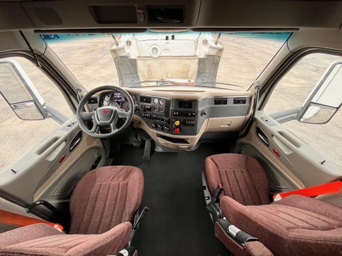 2022 Peterbilt 579-16