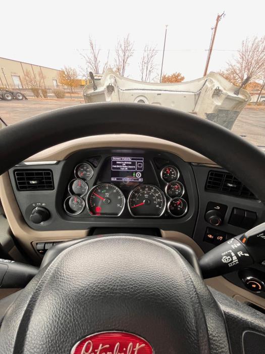 2022 Peterbilt 579-17