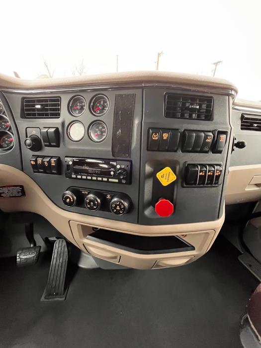 2022 Peterbilt 579-18