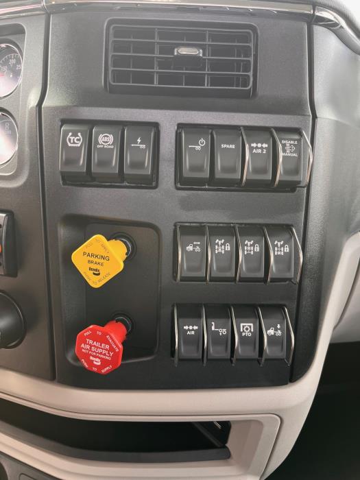 2026 Peterbilt 589-24